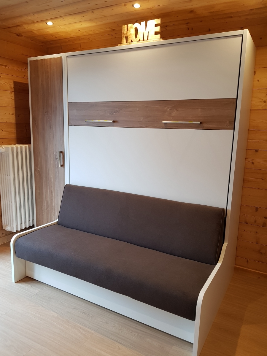 Lit escamotable canapé Premium installé en station à la Clusaz